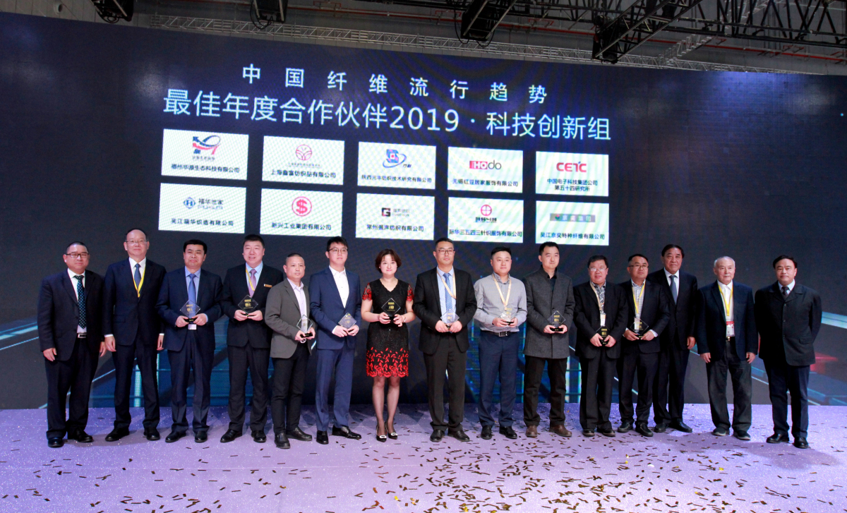 張總領(lǐng)獎(jiǎng) 最佳年度合作伙伴.jpg 張總領(lǐng)獎(jiǎng) 最佳年度合作伙伴.jpg